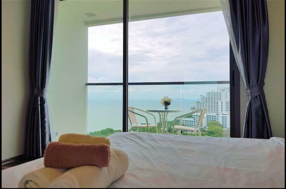 The Peak Towers Appartement Pattaya Buitenkant foto