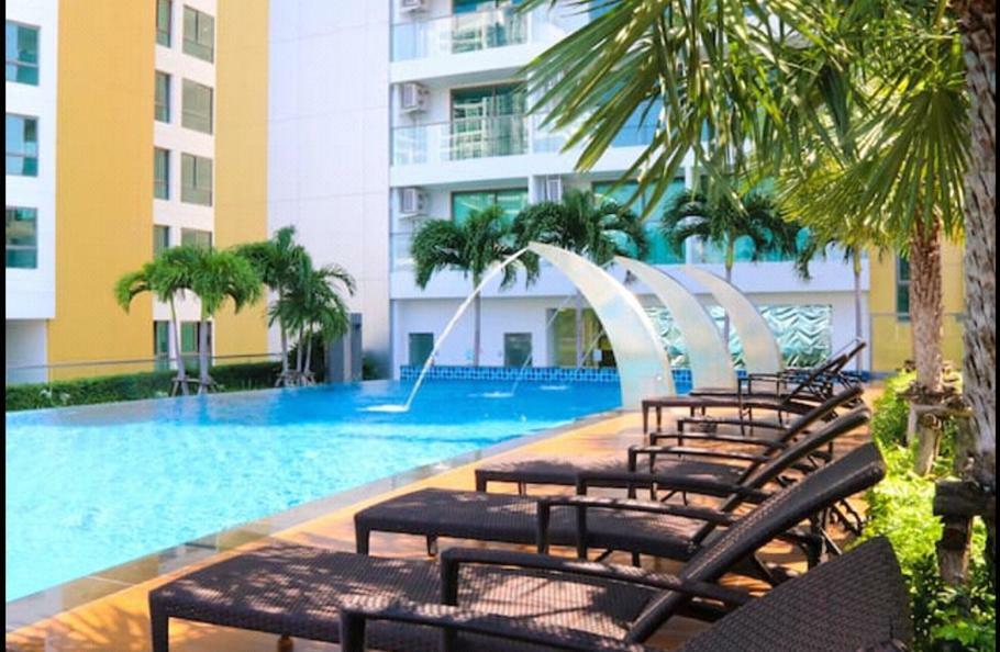 The Peak Towers Appartement Pattaya Buitenkant foto