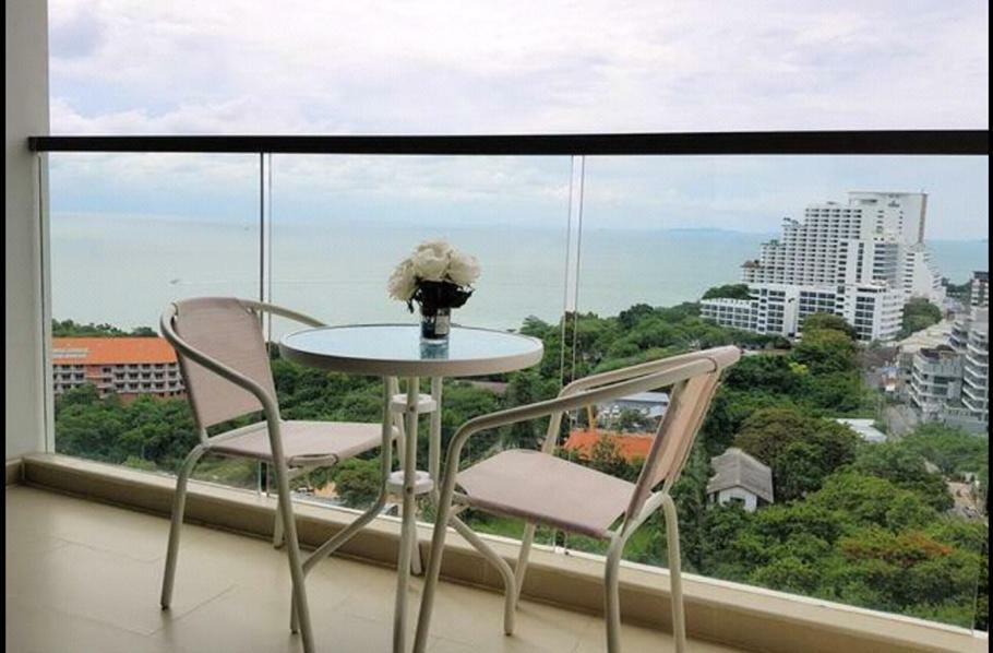 The Peak Towers Appartement Pattaya Buitenkant foto