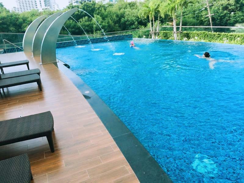 The Peak Towers Appartement Pattaya Buitenkant foto