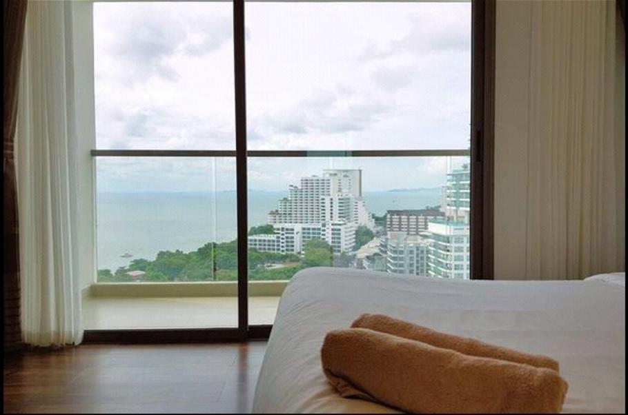 The Peak Towers Appartement Pattaya Buitenkant foto