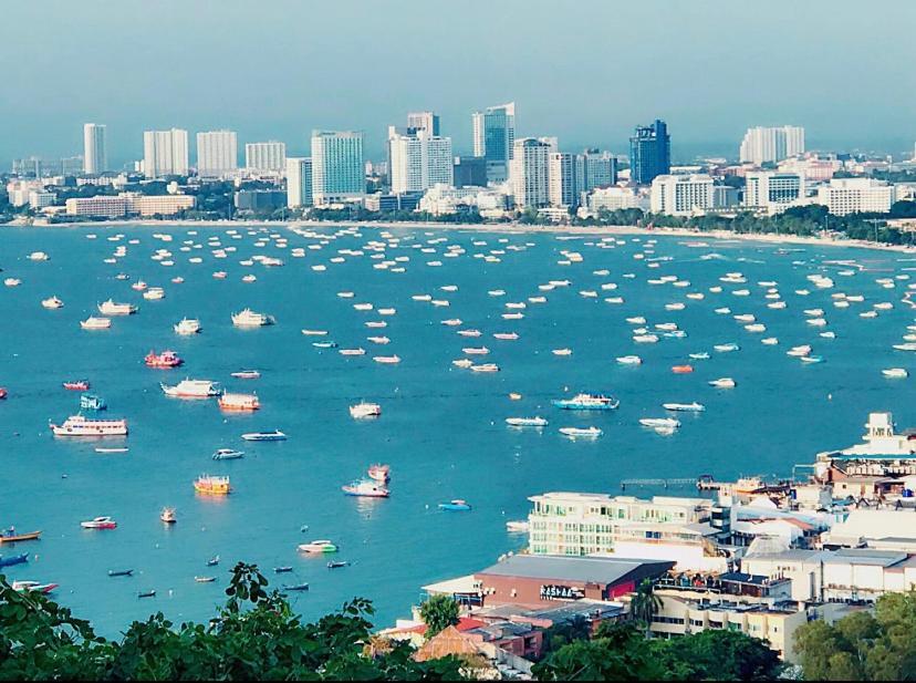 The Peak Towers Appartement Pattaya Buitenkant foto